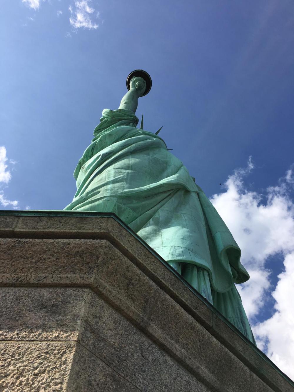 Di bawah ketek Liberty.